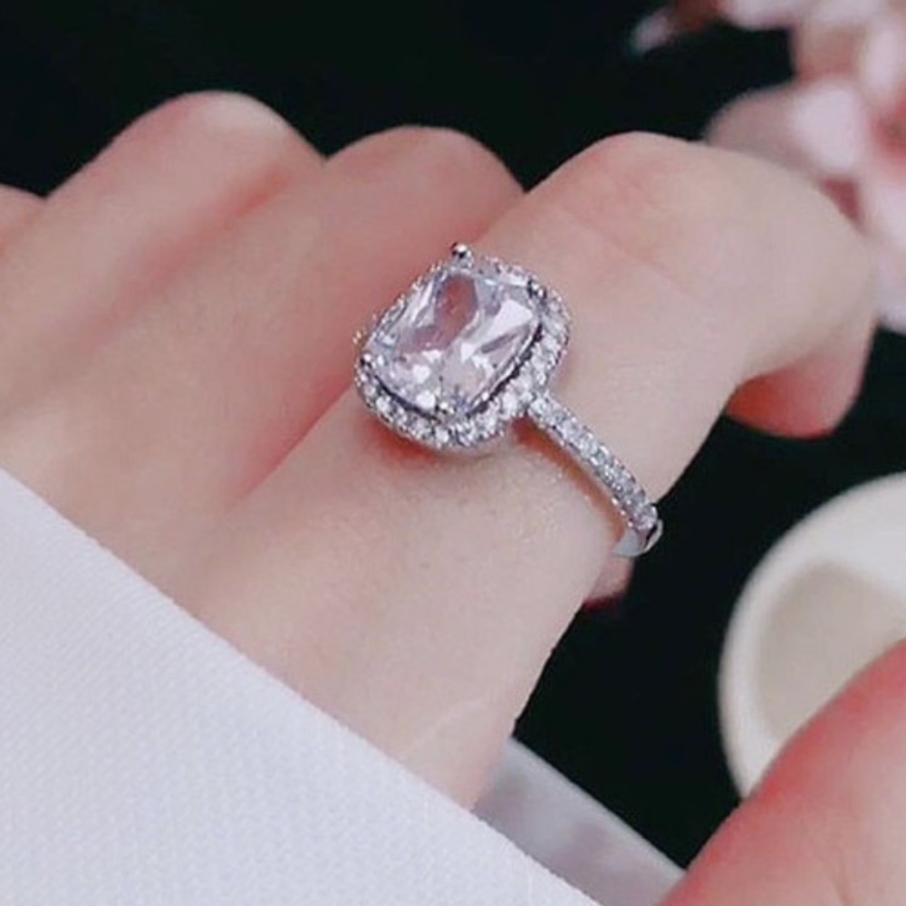 ☆☆Sterling silver Emerald Cut Diamond Halo Ring